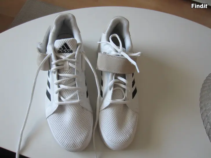 Myydään Adidas painonnostokengät
