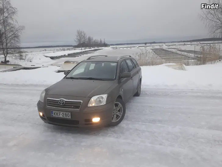 Säljes Toyota avensis 1.8  växellåds ras. LÄS NOGA