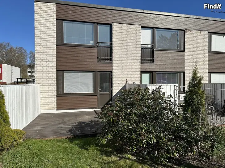 Säljes Radhuslägenhet  3R+K+B  och garage  i  Sunnanvik