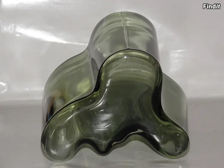 Myydään Maljakko aalto