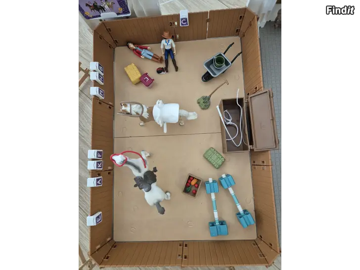 Myydään Schleich talli