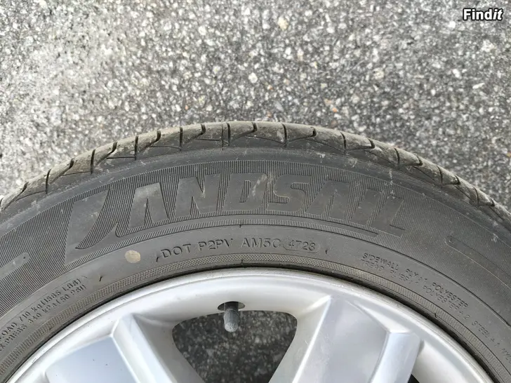 Säljes Nya Landsail sommardäck 205/60/R16 + Megane alufälgar 4 bult