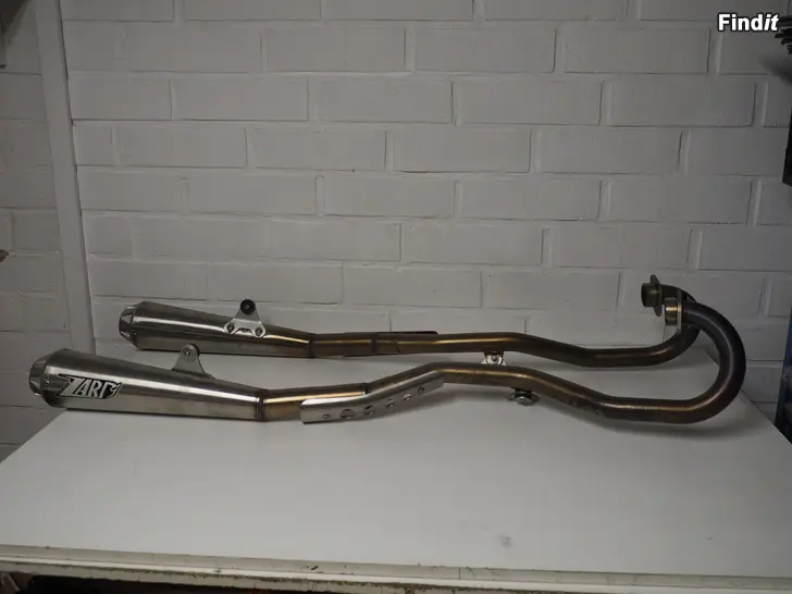 Myydään Zard Pakoputkisto kaksisylinteriseen