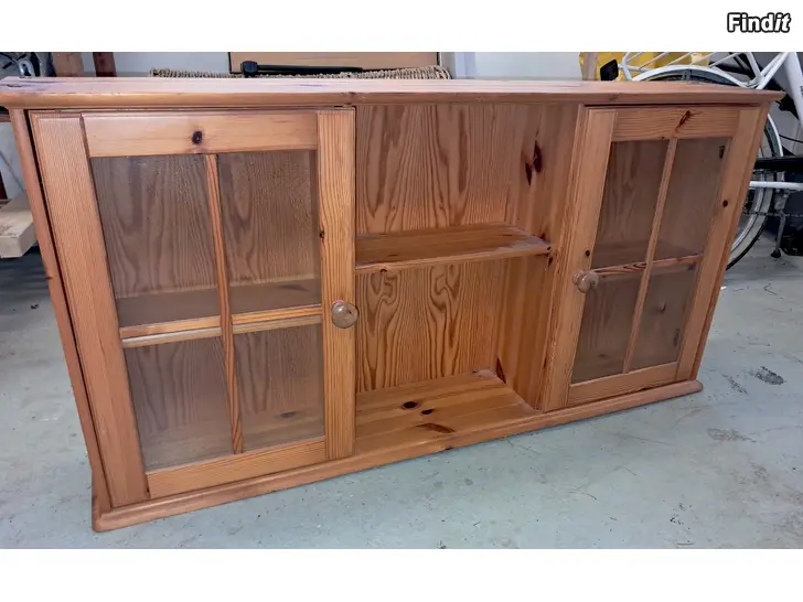 Myydään Väggskåp i furu