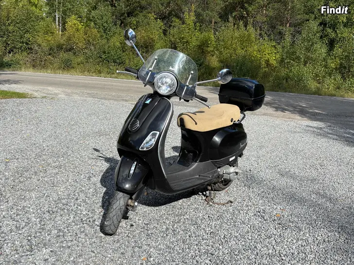 Säljes Vespa LX50 moped