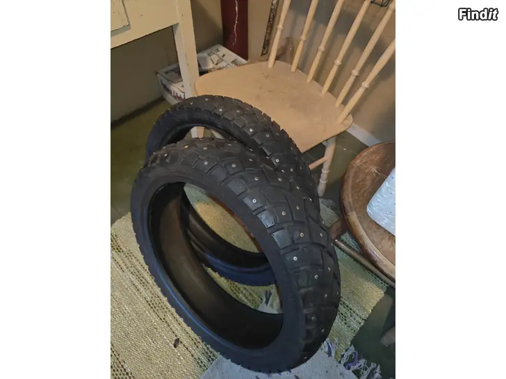 Myydään Mopon talvirenkaat