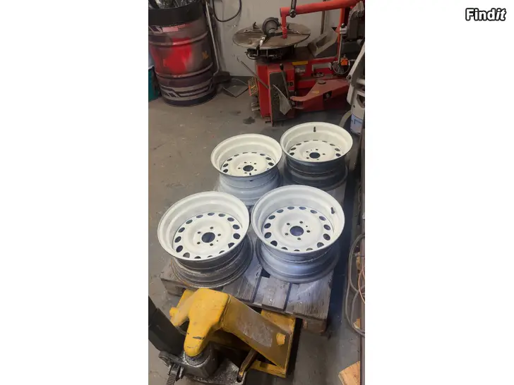 Säljes Breddade plåtfälgar 5x108