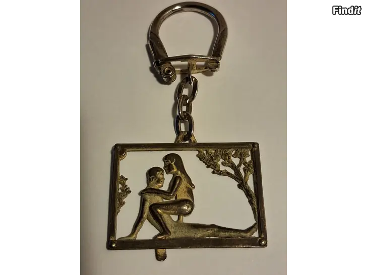 Myydään Vintage avaimenperä. Metallinen