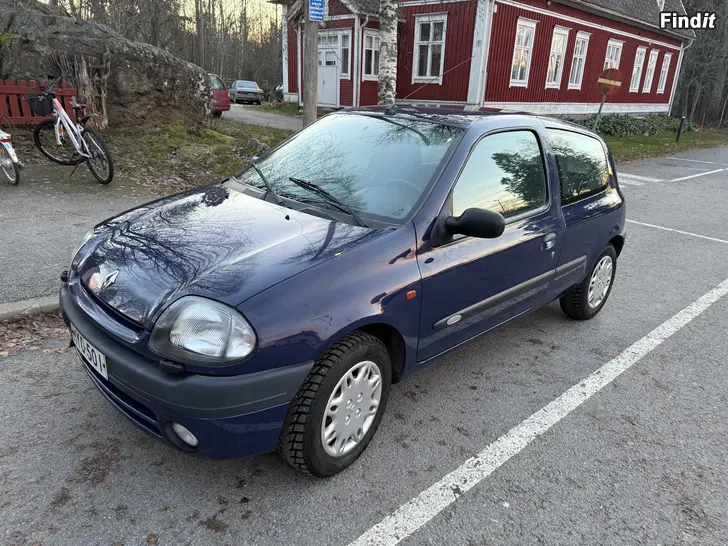 Säljes Just besiktad Clio