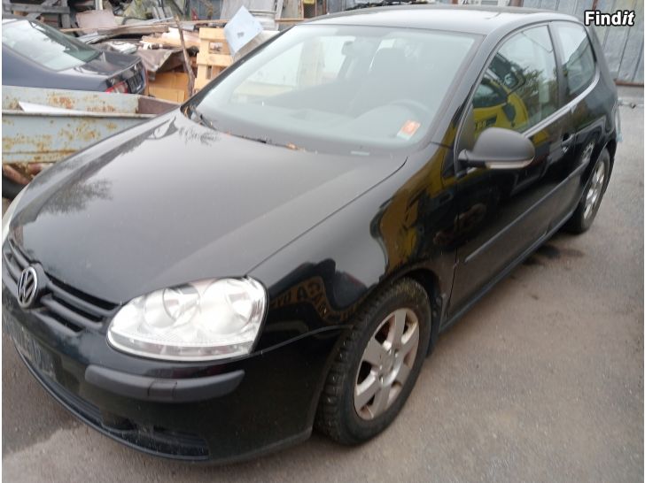 Myydään VW Golf 1,4 3D 2007 manuaali varaosina