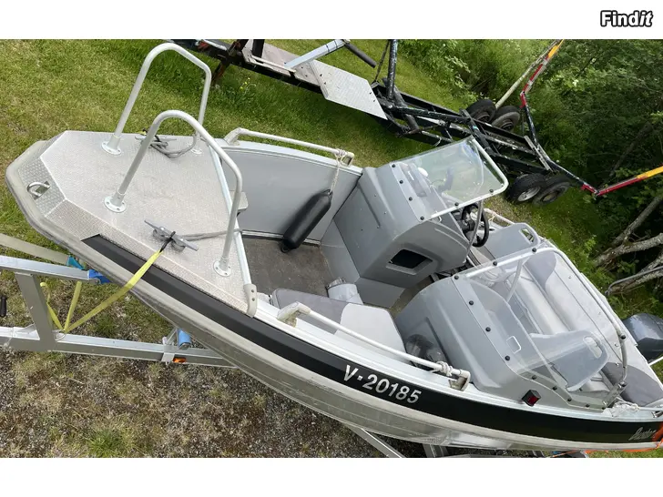 Säljes Buster XL 2006 och Yamaha 100hp 2016