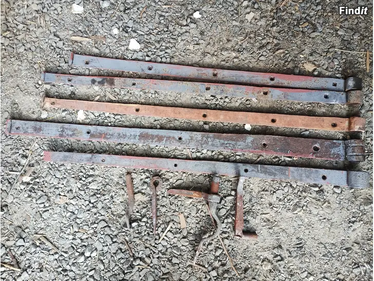 Myydään Vanhat sepäntekemät saranat