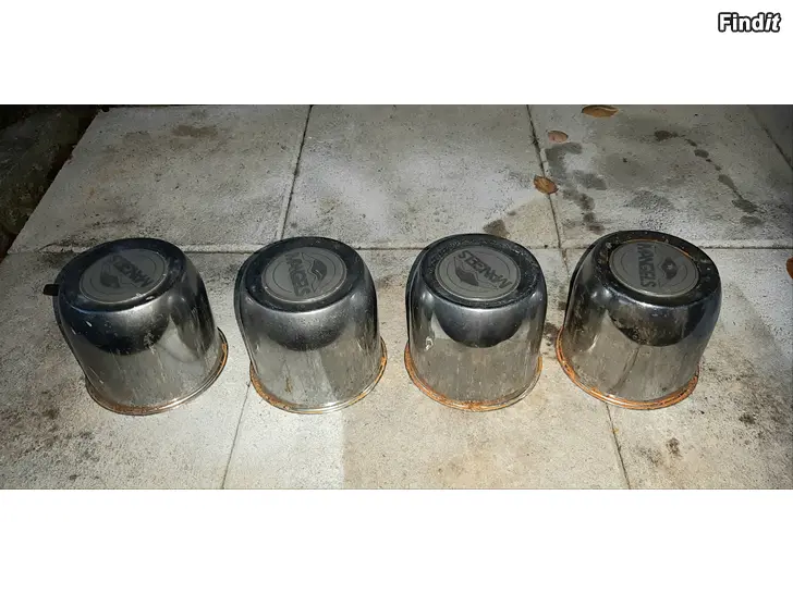 Myydään 4 kpl käytettyjä 110 mangels keskikuppia