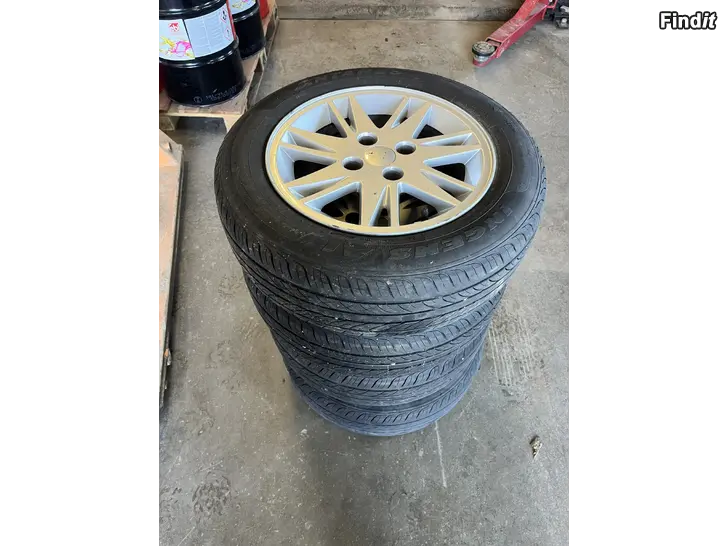 Säljes Citroen Peugeot aluminiumfälgar och sommardäck
