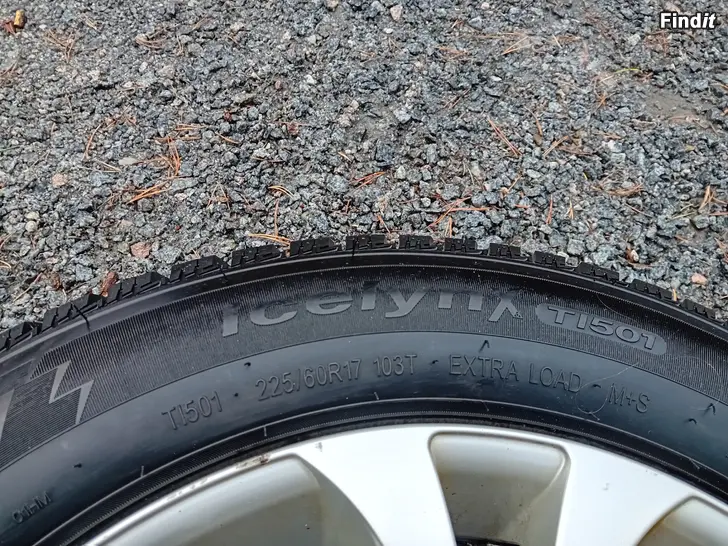 Säljes Vinterdäck med dubbar i gott skick