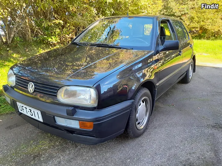 Myydään VW Golf 1.8, Museoauto, jakopää laitettu juuri