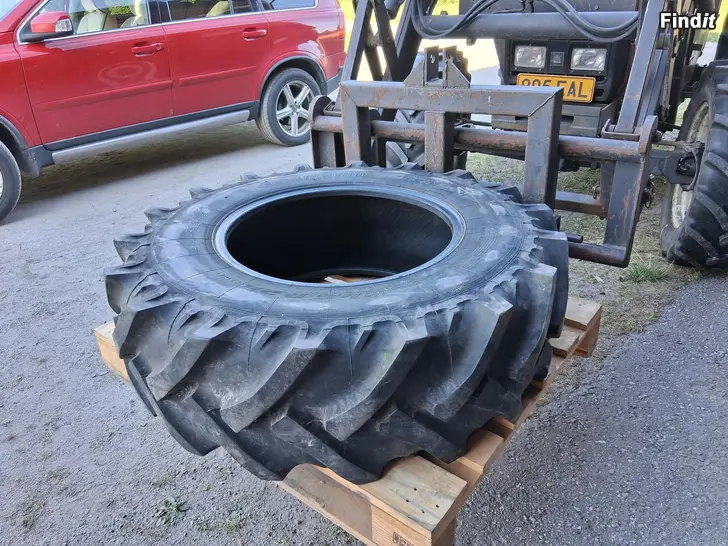 Säljes Traktoring 14.9 R 24