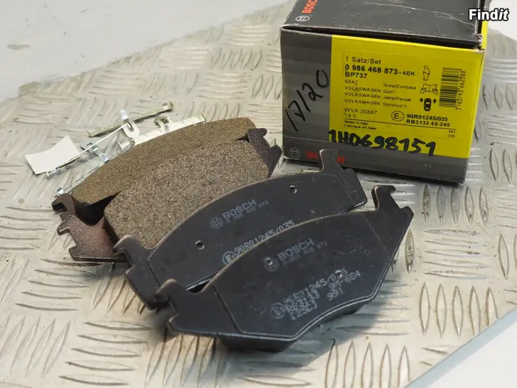Myydään Volkswagen Golf I Passat Scirocco Bosch jarrupalat etu 0986468873 VW 1H0698151