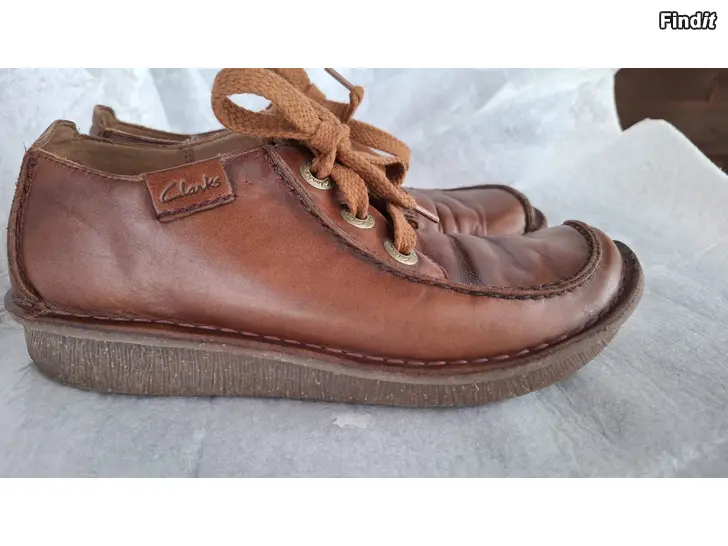 Säljes Clarks- och Merrell skor
