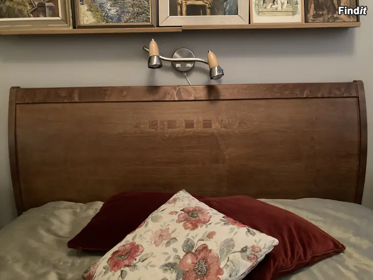 Säljes Sänggavel till dubbelsäng