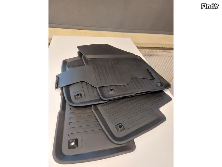 Myydään Volvo V60/V60CC mk2 UUSI OEM Mattosarja vm. 2018