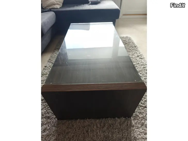 Säljes IKEA sohvapöytä lasilla