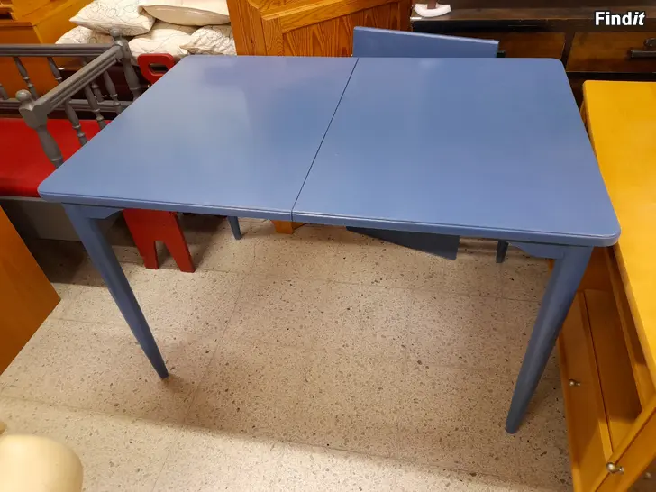 Säljes Matbord blått