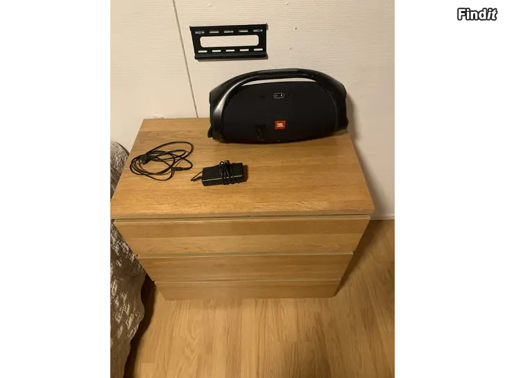 Myydään Jbl boombox 2