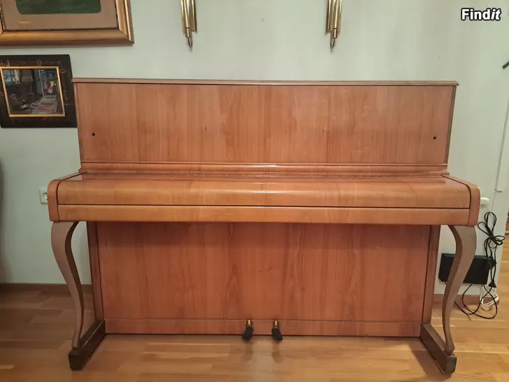 Säljes Malmsjö otroligt vackert piano ge bud