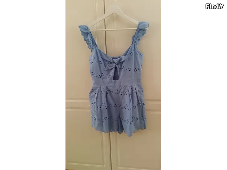 Myydään HM vaaleansininen shortsimekko koko 42 -hinta 3e