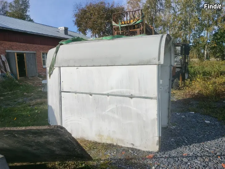 Myydään Kelkkatalli