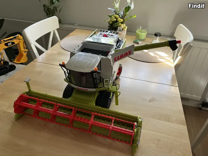 Säljes Clas Lexion 780 Terra Trac Combine skördetröska