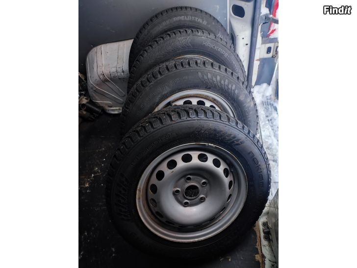 Myydään NOKIA HAKKAPELIITTA 9 R15 195/65