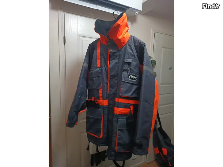 Säljes Flytjacka och byxor