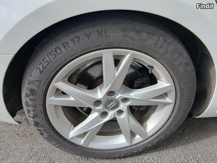 Ostetaan Ostan 225/50 R17 kesärenkaat tai 225/45 R18 aluvanteilla Audin 5x112 jaolla