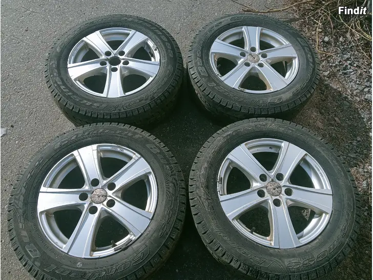 Myydään MB Vito alut kesärenkailla 215/65R16C 109/107