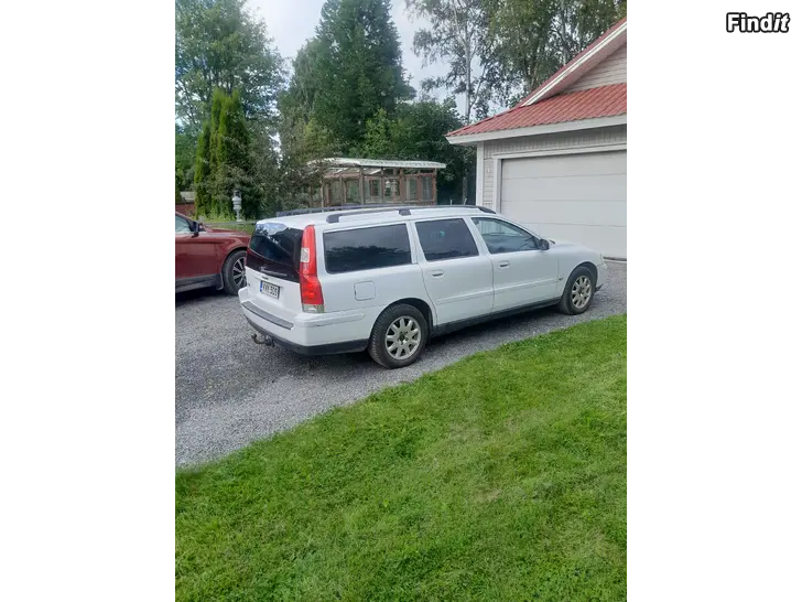 Myydään Volvo V70