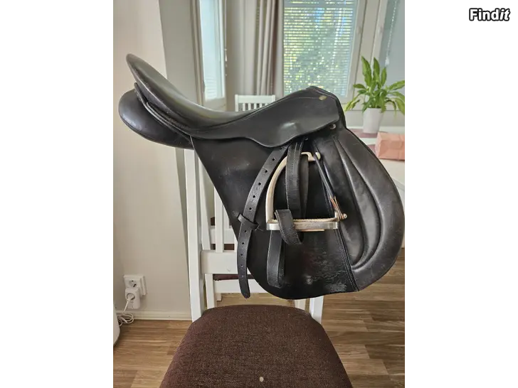 Myydään Hubertus allround sadel yleissatula