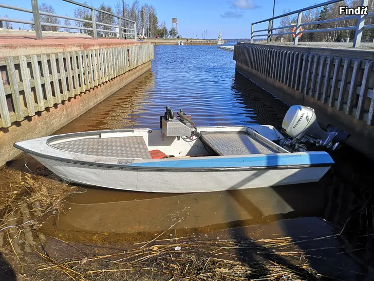 Myydään Myydään 4m vahvasta alumiinista hitsattu pulpettivene