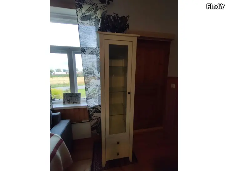 Säljes Skåp