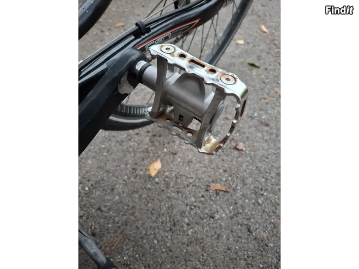 Myydään Polkupyörä lukkopolkimet yhdistelmäpolkimet Shimano PD-M324 hinta 12e