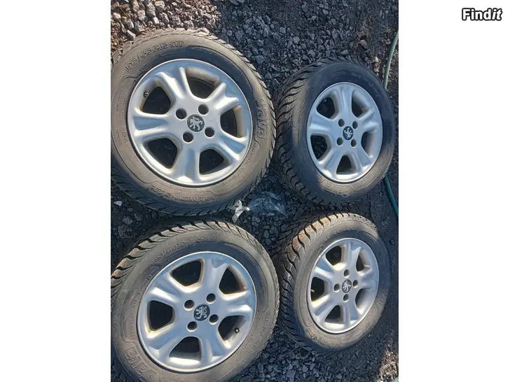 Myydään Peugeot alut 4-108 nastarenkailla 195/65R15 406 alta