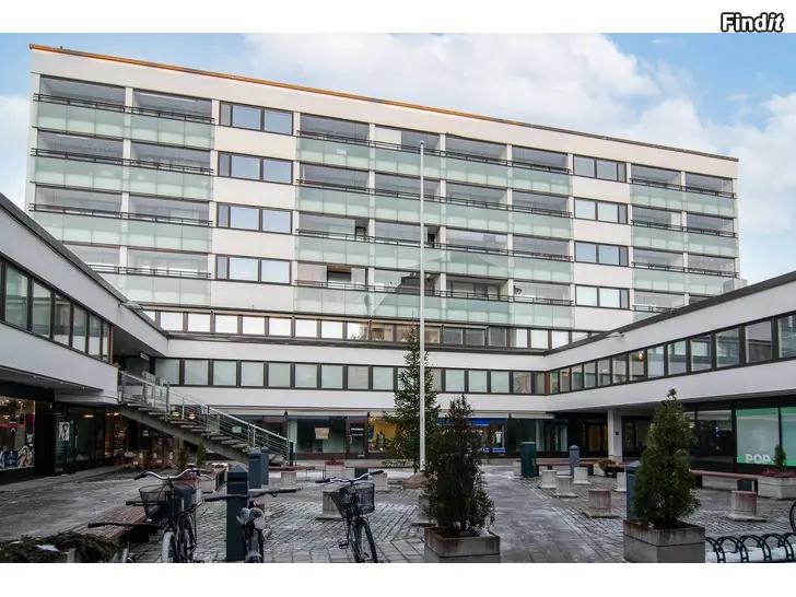 Uthyres Nyrenoverad 2r+k med inglasad söderbalkong bredvid Vasa torg