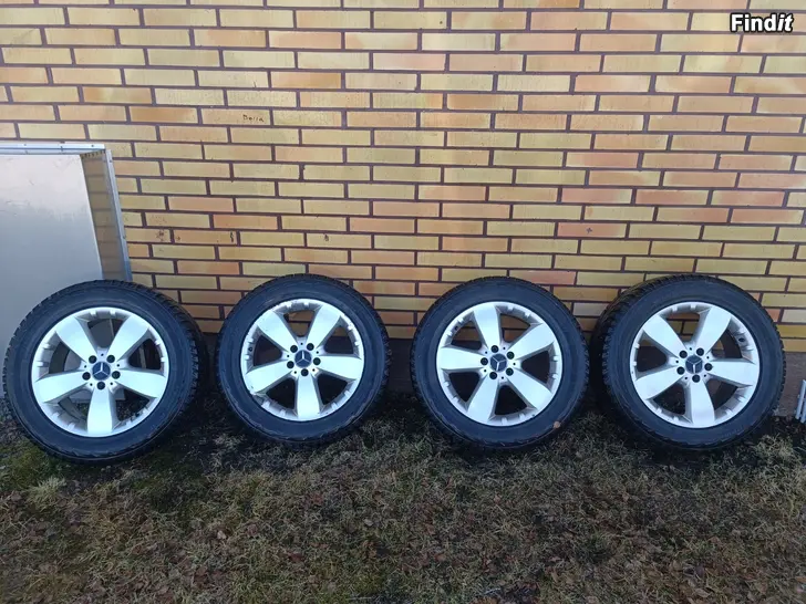 Säljes Mercedes-Benz ML  W164 vinterdäckset