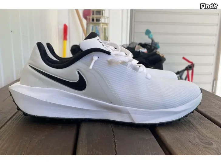 Säljes Nike Infinity golfskor, strl 42