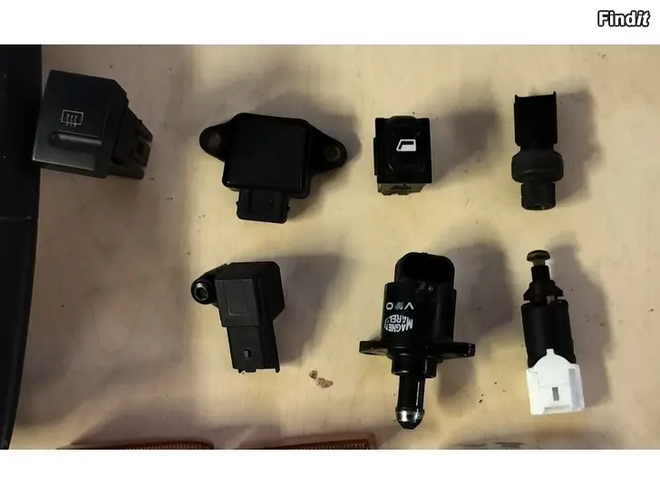 Myydään Osia Peugeot tyhjäkäyntianturi kaasuläpäanturi