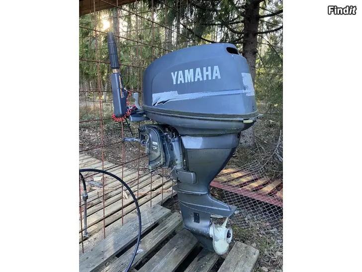 Myydään Yamaha 20 4takt reservdelsmotor