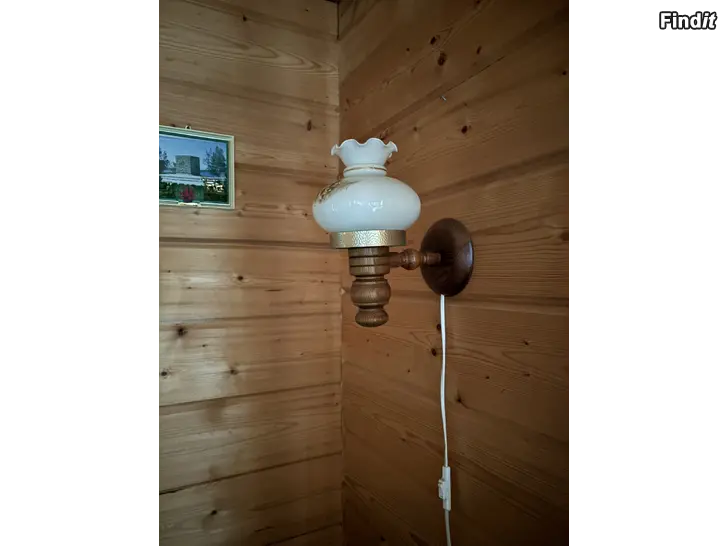 Säljes Vägglampa
