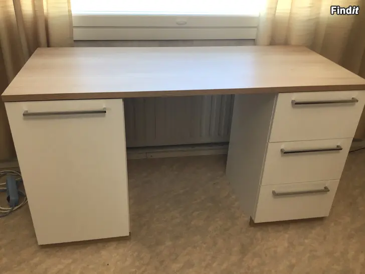 Säljes Skrivbord Monaco 135 nästan nytt