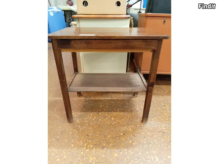 Myydään Pieni ruskea taso/pöytä